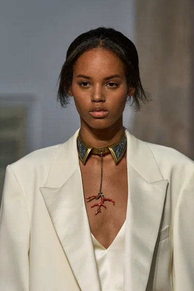 Look 70